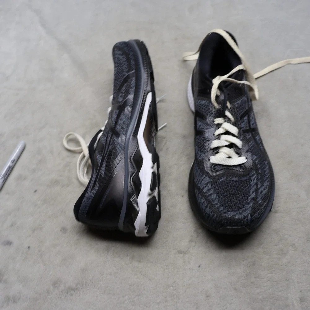 ASICS Mens 9.5 Running Shoes Black Gel-Kayano 27 Grey Athletic Cushioned EUC